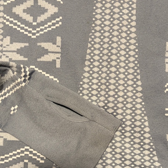 Gray Patterned Long Sleeve Top - Picture 2 of 3